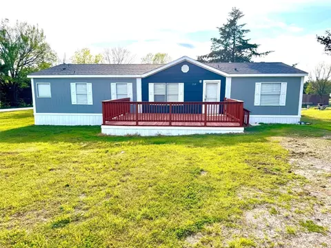 264 First St, Oak Ridge, TX 76240