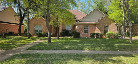1306 Oak Creek Dr, Ennis, TX 75119