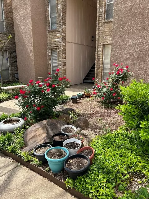 1104 Country Clb #205, Fort Worth, TX 76112