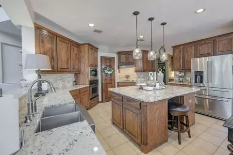 3819 Winding Forest Dr, Grand Prairie, TX 75052