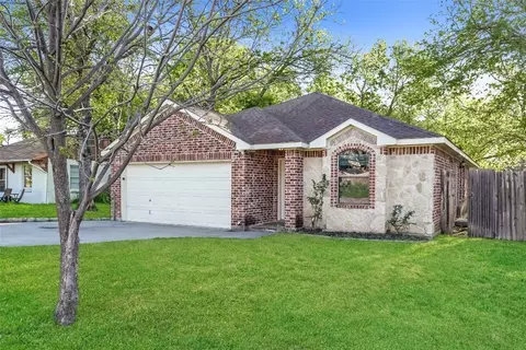 409 S Mcentire Ct, White Settlement, TX 76108