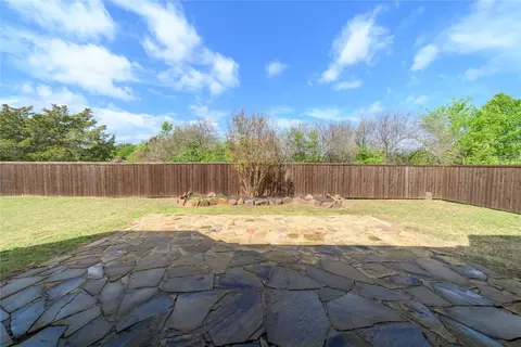 Exterior - 1604 High Point Dr, Pilot Point, TX 76258 photo 4 of 8