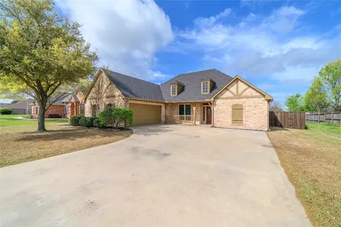 Exterior - 1604 High Point Dr, Pilot Point, TX 76258 photo 3 of 8