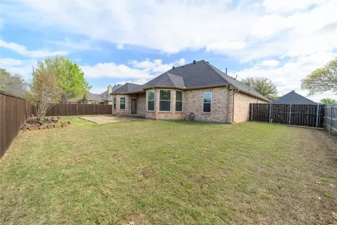 Exterior - 1604 High Point Dr, Pilot Point, TX 76258 photo 7 of 8