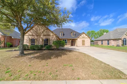 Exterior - 1604 High Point Dr, Pilot Point, TX 76258 photo 2 of 8