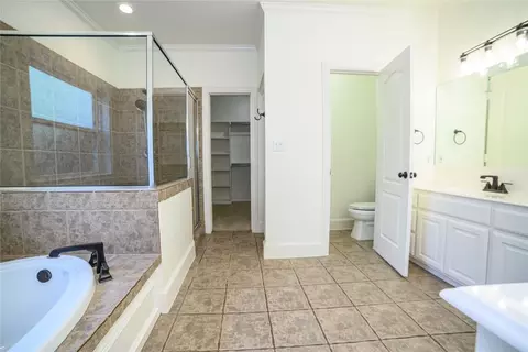 Bath - 1604 High Point Dr, Pilot Point, TX 76258 photo 2 of 4
