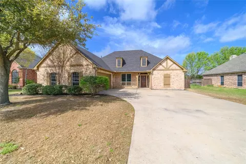 1604 High Point Dr, Pilot Point, TX 76258