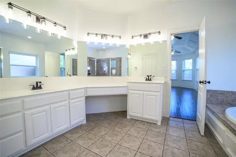 Bath - 1604 High Point Dr, Pilot Point, TX 76258 photo 3 of 4