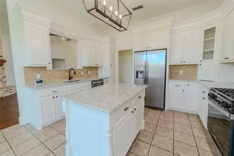 Kitchen - 1604 High Point Dr, Pilot Point, TX 76258 photo 2 of 5
