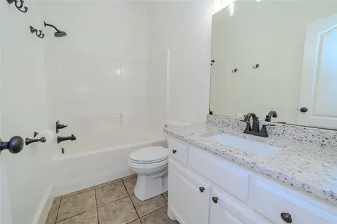 Bath - 1604 High Point Dr, Pilot Point, TX 76258 photo 1 of 4