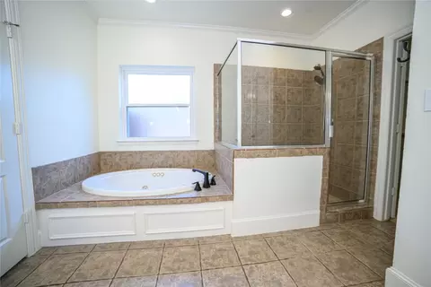 Bath - 1604 High Point Dr, Pilot Point, TX 76258 photo 4 of 4