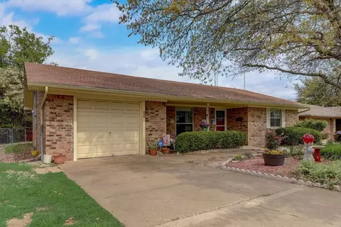 205 S Cherry Ln, Granbury, TX 76048