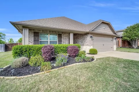 205 Baker Dr, Ennis, TX 75119