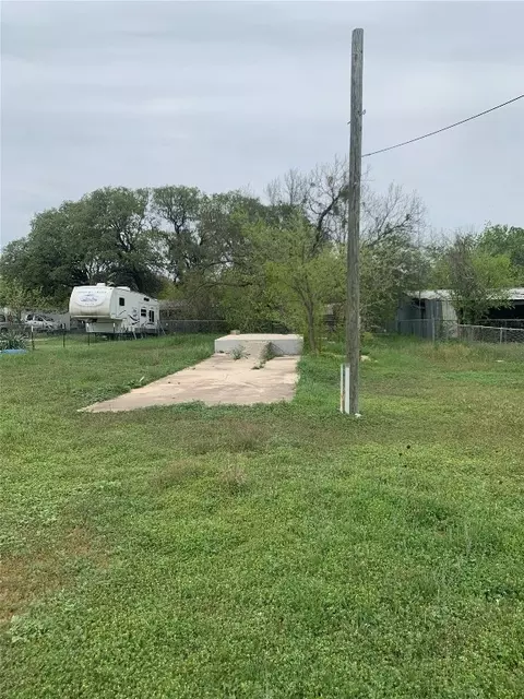 Exterior - 106 Ray Barnes Dr, Bangs, TX 76823 photo 2 of 10