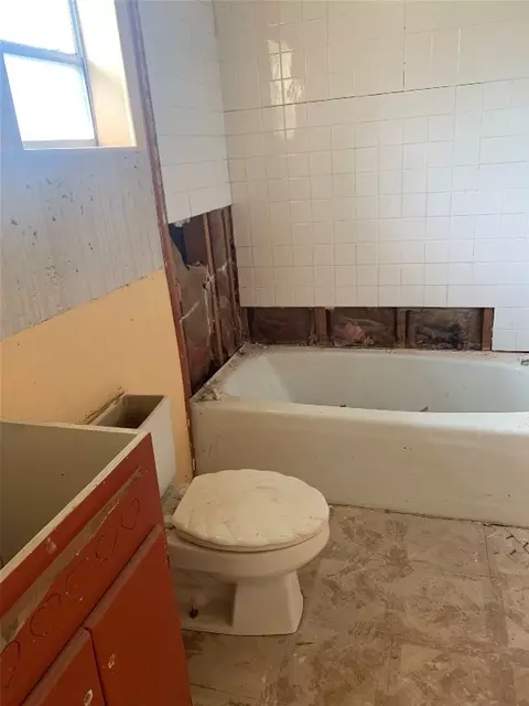 Bath - 106 Ray Barnes Dr, Bangs, TX 76823 photo 2 of 3