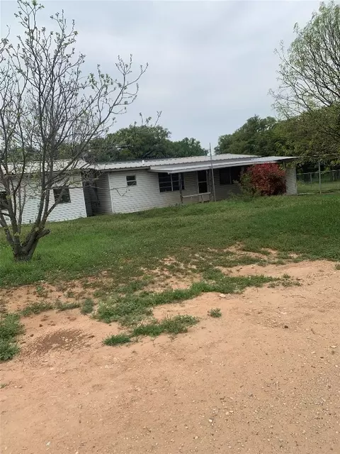 106 Ray Barnes Dr, Bangs, TX 76823
