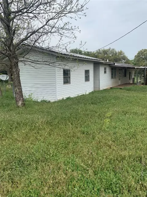 Exterior - 106 Ray Barnes Dr, Bangs, TX 76823 photo 3 of 10