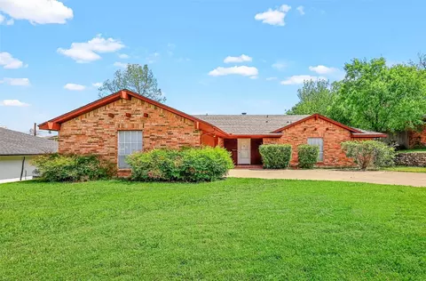 3009 Phoenix Dr, Fort Worth, TX 76116