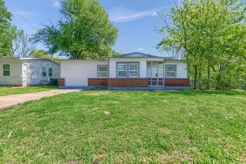 2111 N Shannon St, Sherman, TX 75092