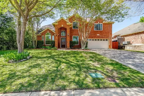 2731 Hidden Lake Dr, Grapevine, TX 76051