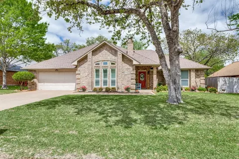 8955 Hialeah Cir N, North Richland Hills, TX 76182
