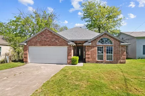 321 Meadow Park Dr, White Settlement, TX 76108