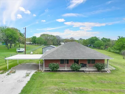 447 Parker St, Azle, TX 76020