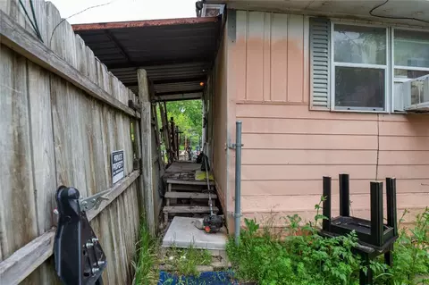 Exterior - 404 E Walnut St, Whitewright, TX 75491 photo 2 of 10