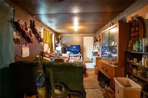 Living - 404 E Walnut St, Whitewright, TX 75491 photo 3 of 5