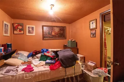 Bedroom - 404 E Walnut St, Whitewright, TX 75491 photo 2 of 3