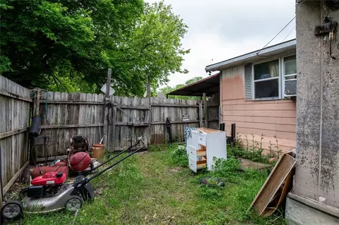 Exterior - 404 E Walnut St, Whitewright, TX 75491 photo 9 of 10