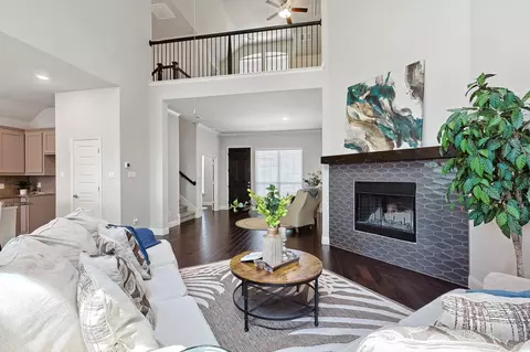 918 Michelle Dr, Midlothian, TX 76065