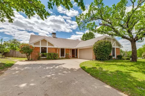 500 Morningside Dr, Euless, TX 76040