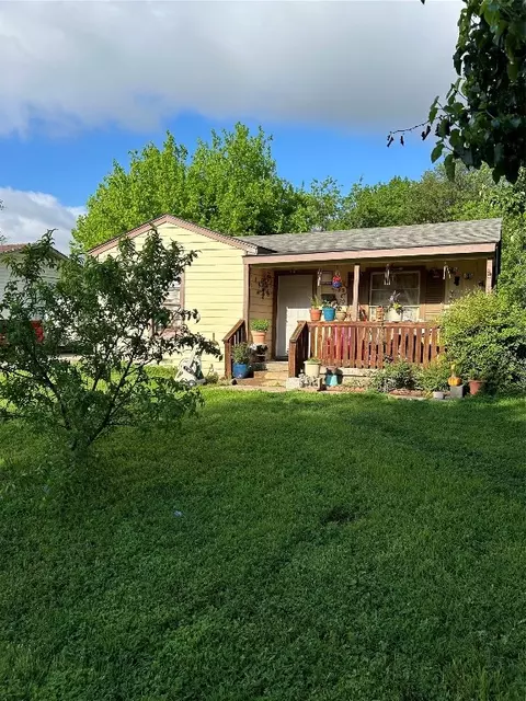 820 Gardiner St, Arlington, TX 76012