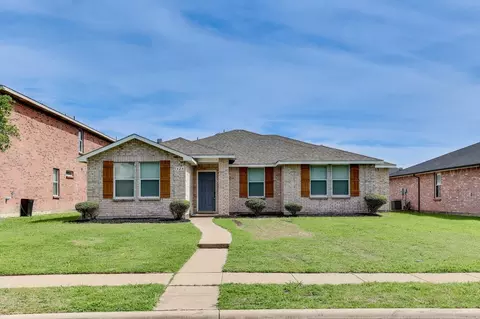 1424 Swift Fox Dr, Lancaster, TX 75134
