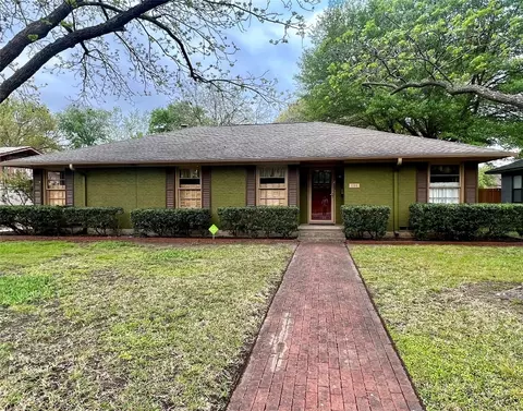 1105 Whaley Dr, Gainesville, TX 76240