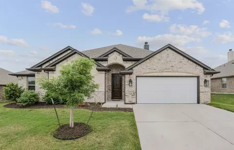 633 Steerman Ct, Saginaw, TX 76179