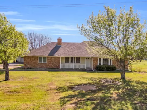 706 Rock Hill Dr, Red Oak, TX 75154