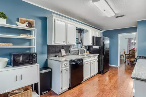 Kitchen - 551 Montgomery Dr, Springhill, LA 71075 photo 3 of 3