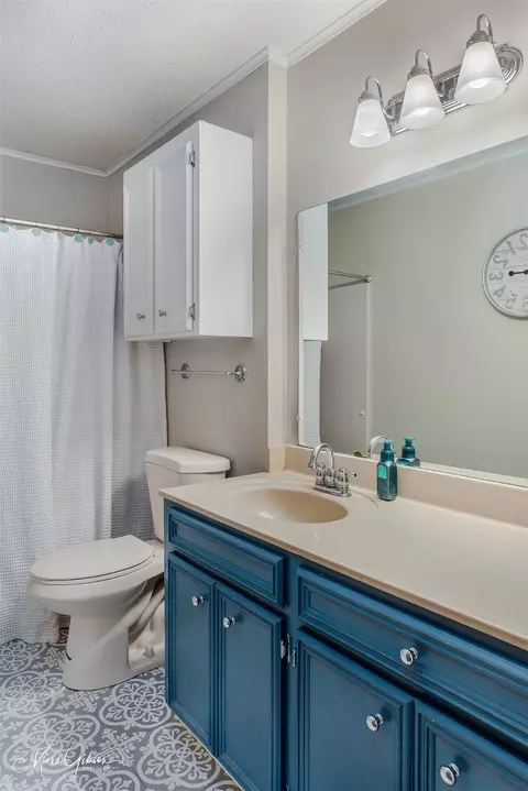 Bath - 551 Montgomery Dr, Springhill, LA 71075 photo 2 of 2