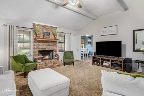 Living - 551 Montgomery Dr, Springhill, LA 71075 photo 2 of 2