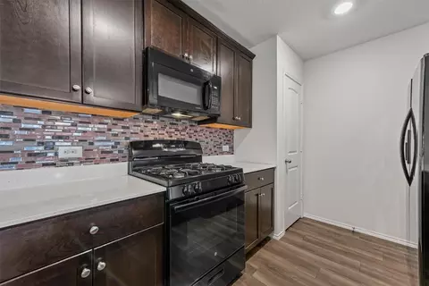 Kitchen - 461 Falling Star Dr, Haslet, TX 76052 photo 5 of 6
