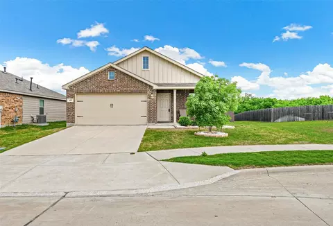 Exterior - 461 Falling Star Dr, Haslet, TX 76052 photo 2 of 5