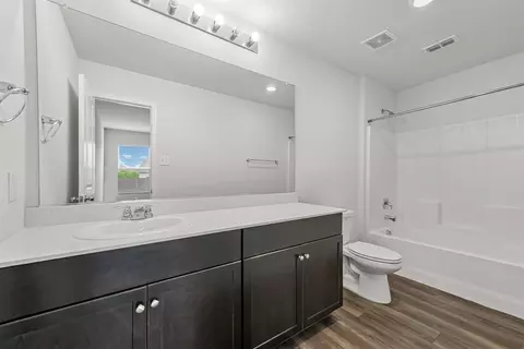 Bath - 461 Falling Star Dr, Haslet, TX 76052 photo 1 of 2