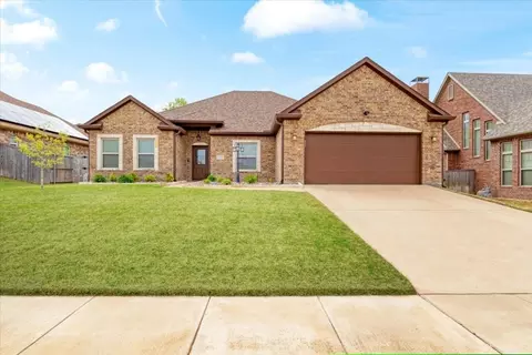 1410 Lexington Dr, Sherman, TX 75092
