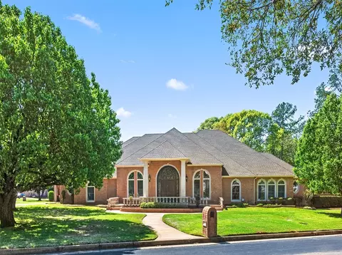6807 Hollytree Cir, Tyler, TX 75703