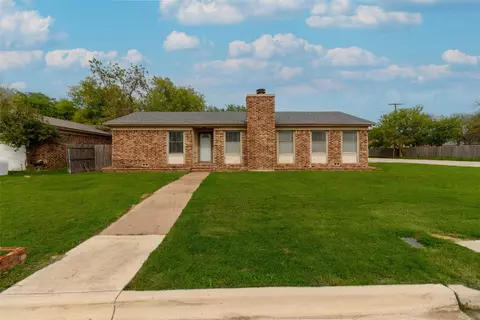 511 S Waxahachie St, Mansfield, TX 76063