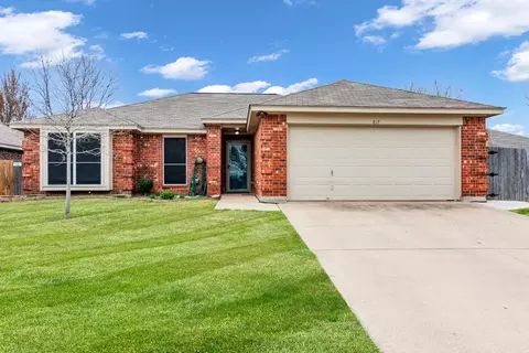 817 Wrentham Dr, Saginaw, TX 76179