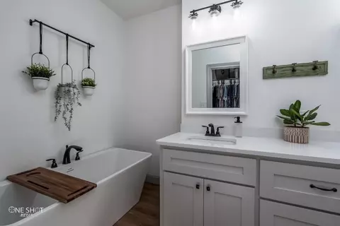 Bath - 332 Bella Way, Abilene, TX 79602 photo 4 of 5
