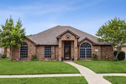 2701 Winterberry Dr, Rowlett, TX 75089
